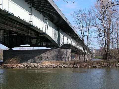 Donaubruecke auf Zylindern